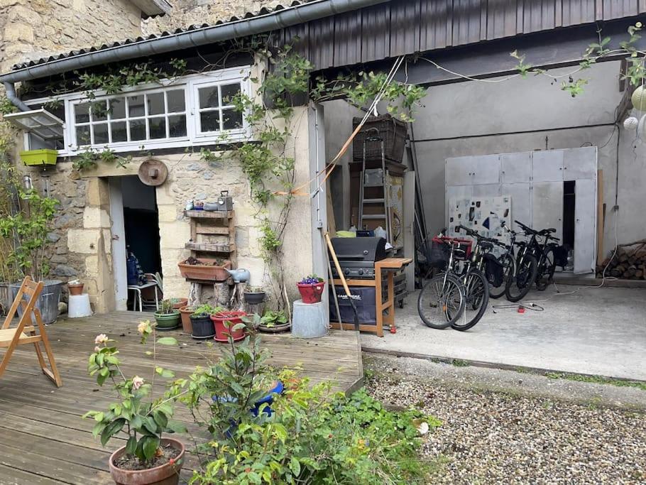 Grande Chambre Chez L'Artiste-Peintre La Reole Exterior photo